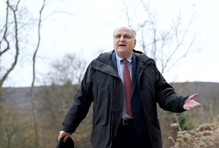ABD0081_20230110 – MAUERBACH –
STERREICH: Wirtschaftswissenschaftler Christoph Badelt vor Beginn der Regierungsklausur der Bundesregierung in Mauerbach am Dienstag, 10. Jnner 2023. – FOTO: APA/ROLAND SCHLAGER