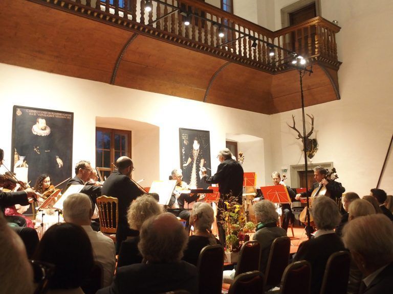 Das Kammerorchester Arpeggione musizierte an diesem Abend im Rittersaal des Palastes Hohenems unter dem armenischen Dirigenten Nurhan Arman.JUrmann (2)