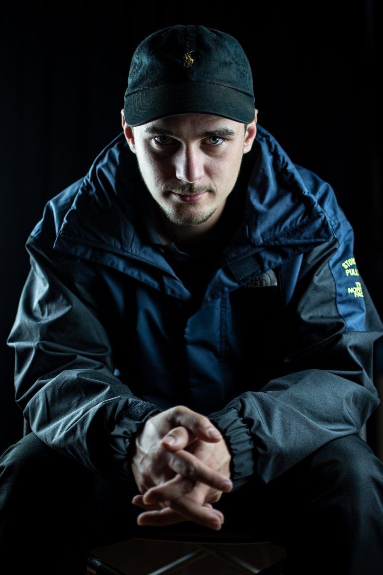 Vor etwa sechs Jahren kaufte sich Tobias Gaggl sein eigenes DJ-Set-up. Seitdem gibt es kaum einen Tag, an dem er nicht darauf auflegt.ADRIAN HAMMERER