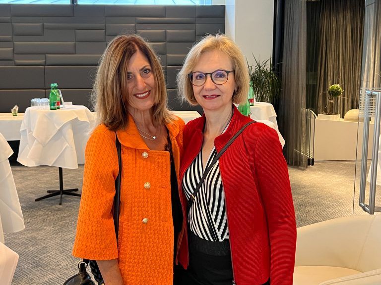 Brigitte Odermatt und Dagmar Uhl genossen den Abend.