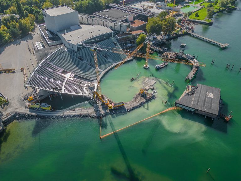 Der Betonkern der Seebühne wird saniert und erneuert, zudem werden neue Leitungen im Seegrund verlegt. VN/STEURER