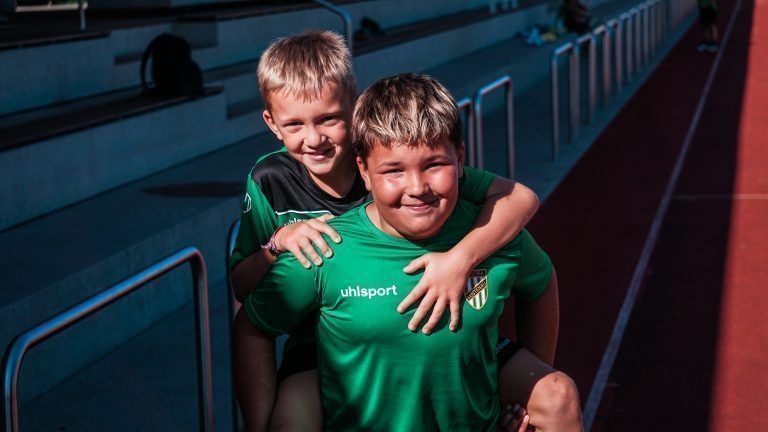 Rund 90 fußballbegeisterte Kinder nehmen aktuell beim Fußballcamp in Lustenau teil und durften sogar mit den Profis trainieren. <span class="copyright">Fotos: SCA</span>