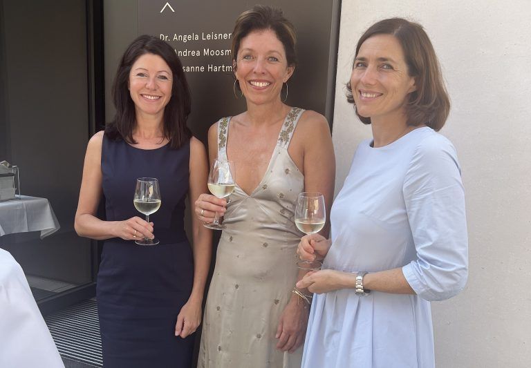 Die drei Ärztinnen Angela Leisner-Möschel, Andrea Moosmann und Susanne Hartmann-Fussenegger luden zur Eröffnung.