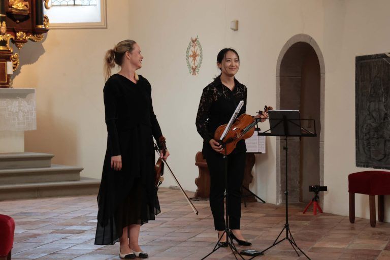 Lisa Jacobs und Sara Kim.