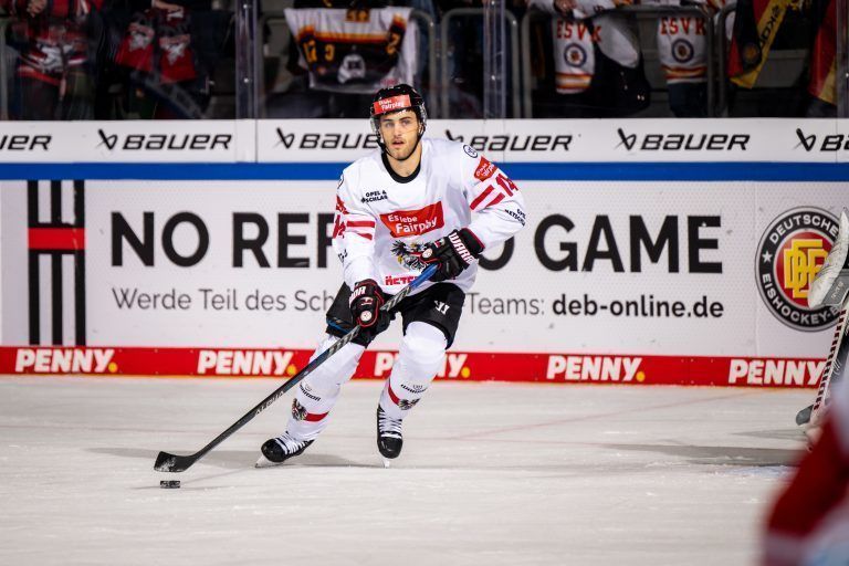 Kilian Zündel spielt die zweite Saison beim HC Ambri-Piotta und will sein erstes Meisterschaftstor für die Leventiner schießen. <span class="copyright">GEPA</span> 