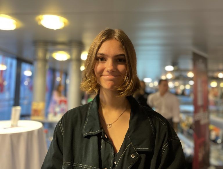 <em>"Ich besuche momentan das Poly in Bregenz, möchte aber danach sehr gerne eine Ausbildung machen. Mich interessieren Menschen, ich möchte gerne in die Richtung der Pflege, oder der Medizin gehen. Ich habe hier heute auch tatsächlich schon einen Betrieb gefunden, bei dem ich mich gerne bewerben würde. Ich könnte mir gut vorstellen, dort zu arbeiten."</em>  <strong>Manja (15) Polytechnische Schule Bregenz</strong> <span class="copyright">VN-has</span>
