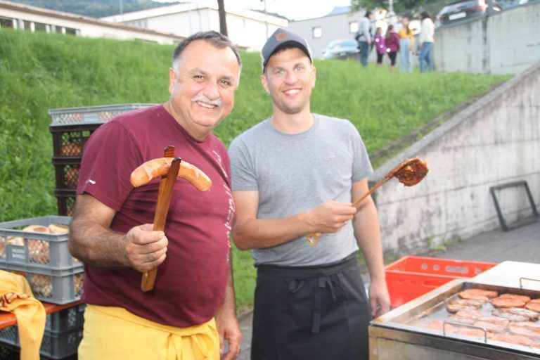 Für eine reibungslose Bewirtung mit Grillspezialitäten war bestens gesorgt.