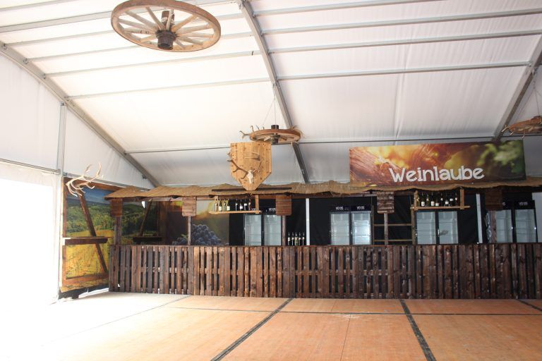 Ein kleiner Einblick in die neu gestaltete Weinlaube mit Craftbeer-Lounge.