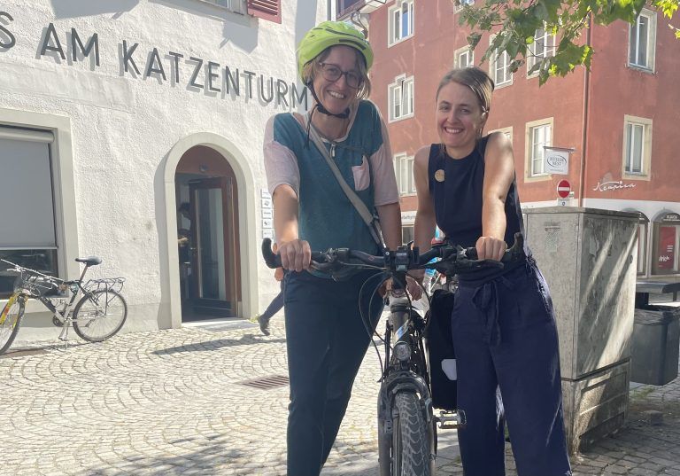 Manon Wallenberger und Helena Lackenberger zeigten vor, wie klimaneutraler Bergsport aussehen kann. <span class="copyright">VN/MEF</span>