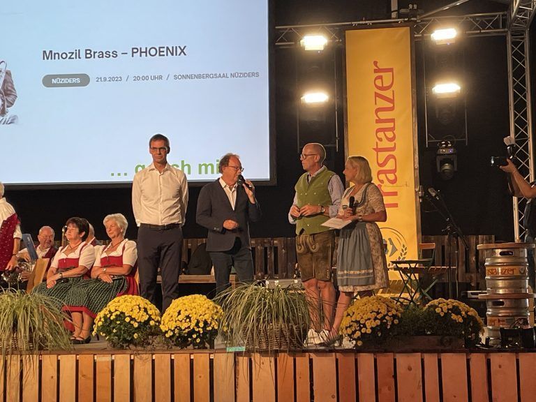 Eröffnung durch LH Markus Wallner, Obmann der Regio Im Walgau Florian Kasseroler, Bürgermeister Walter Gohm mit Moderatorin Heike Montiperle.