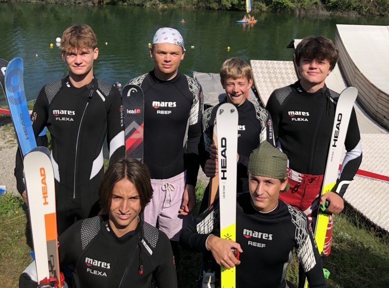 Gruppenbild der Ländle-Asse mit Andre Wieser, Konstantin und Felix Schwendinger, Michael Krojer (hinten v. l.), Nils und Luca Gappmaier (vorne v. l.). 