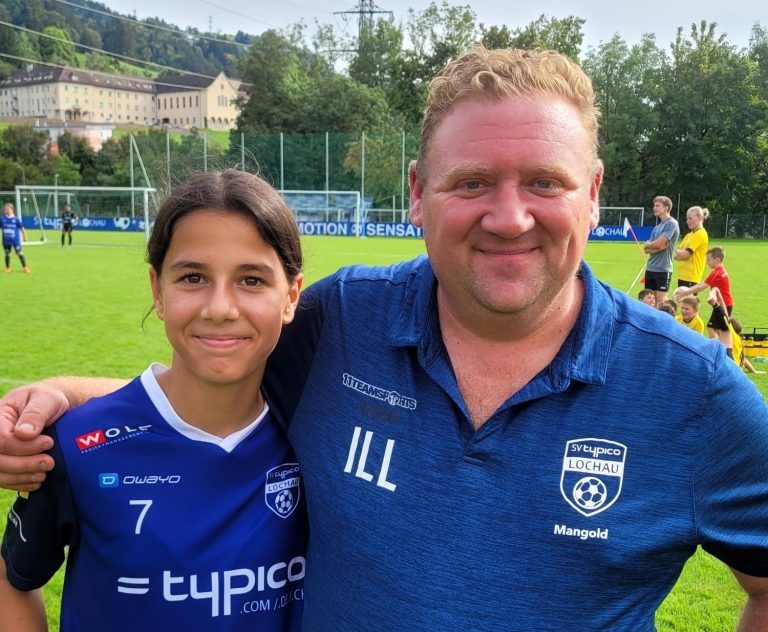 Nachwuchsleiter Christian Ill mit U14 Spielerin Emilia Mager.