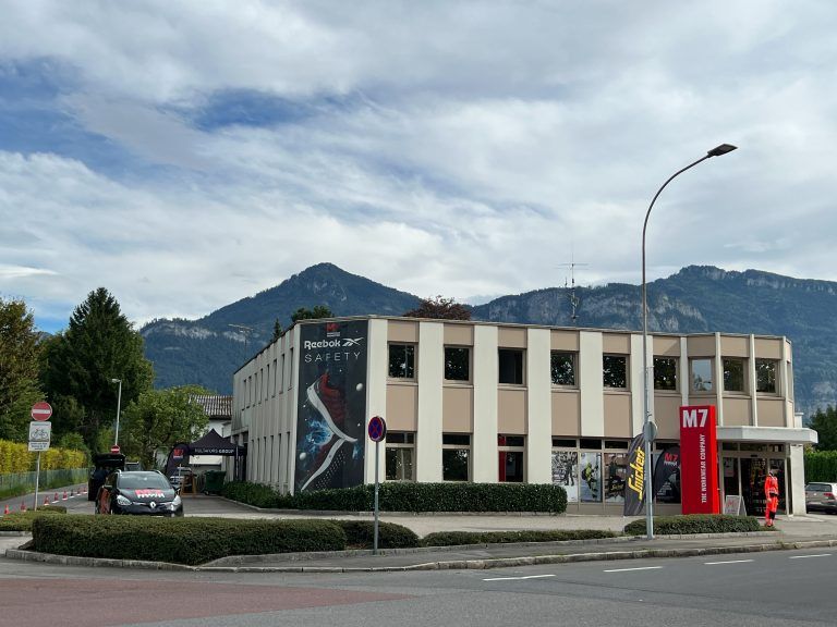 Das Hauptquartier des Arbeitsbekleidungs- und Sicherheitsschuhe-Anbieters in der Messestraße 7 in Dornbirn. <span class="copyright">Franc</span>