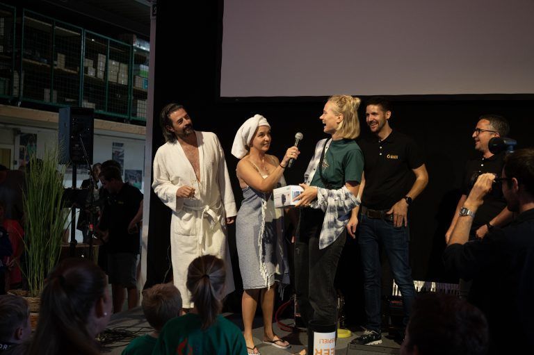 Die drei Chefs Christian, Josef und Albert wurden von ihren Badegästen durchs Programm geführt.