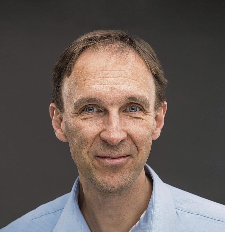 Achim Walter ist Professor für Kulturpflanzenwissenschaften an der ETH. Seine Forschung umfasst die nichtinvasive Charakterisierung des Pflanzenwachstums und deren Anwendung zur Verbesserung von Agrarsystemen und Kulturpflanzenzüchtung. Sein Vortrag: „Artificial Intelligence für Pflanzen der Zukunft“.