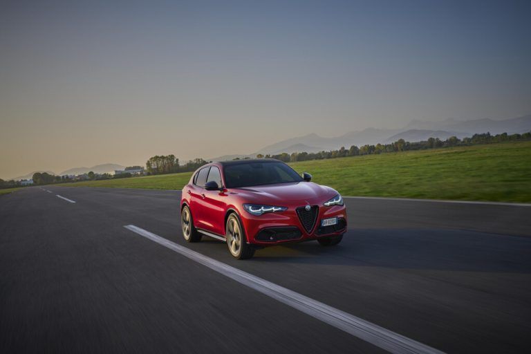 Alfa Romeo Stelvio: Der allererste SUV der Marke ist in erster Linie auf Asphalt-Performance ausgelegt, Geländefahren ist kaum bis gar nicht sein Revier.
