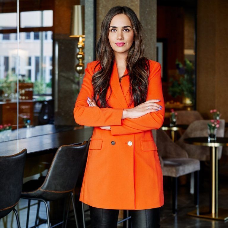 Annahita Esmailzadeh: Digitale Pionierin, Auto­rin, Influencerin. s.richte