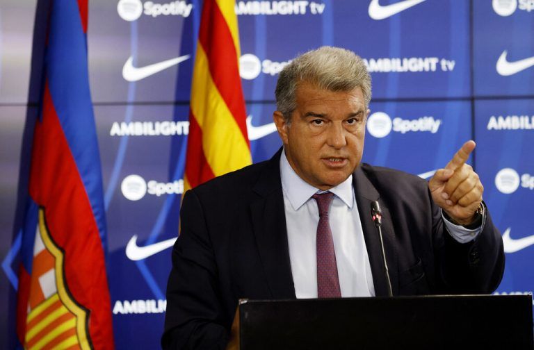 Barcelonas Präsident Joan Laporta sieht (noch) keine Probleme.reuters