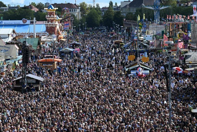 Bis zur Halbzeit kamen rund 3,4 Millionen Besucher zum Oktoberfest. AFP