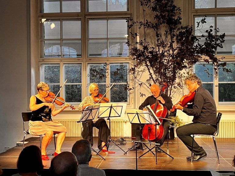 Das Konzert N°4 stand unter dem Motto: „Wenn es nur einmal so ganz stille wäre – Vom Hinhören ins Nichts“. <span class="copyright"> Andreas Marte</span>
