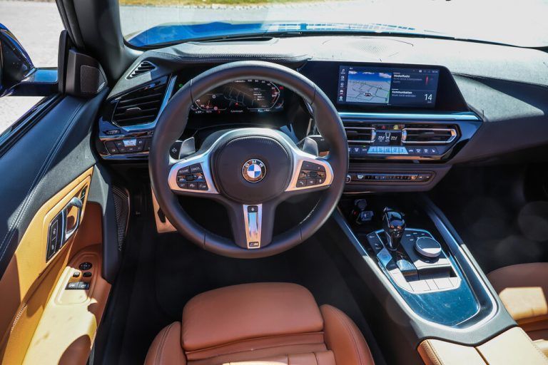 Das ergonomische BMW Live Cockpit Professional bietet die volle Digital-Show.