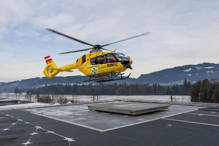 Christophorus 8 ist der in Vorarlberg stationierte Hubschrauber des ÖAMTC. <span class="copyright">VN/Stiplovsek</span>