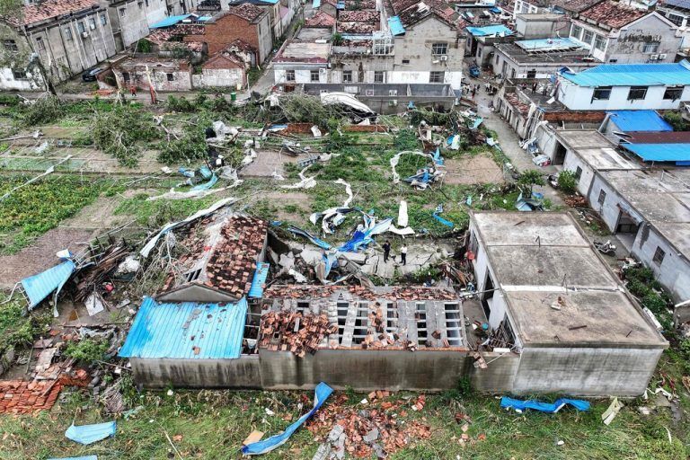 Der Tornado hinterließ eine Spur der Verwüstung. AFP