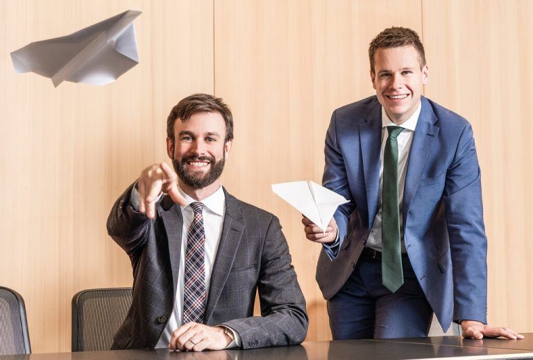 Die beiden Juristen Stefan Fussenegger (li.) und Elias Zortea ergänzen das Anwaltsteam von TWP mit ihrer Expertise. Fa