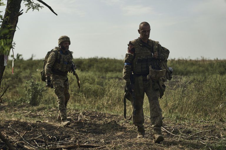 Die Ukraine wehrt sich seit 18 Monaten gegen die Invasion der russischen Truppen. Die Verluste auf beiden Seiten sind enorm. AP