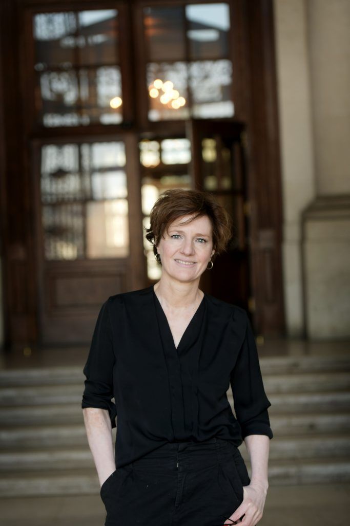 Doris Knecht macht den Halbzeit-Pfiff