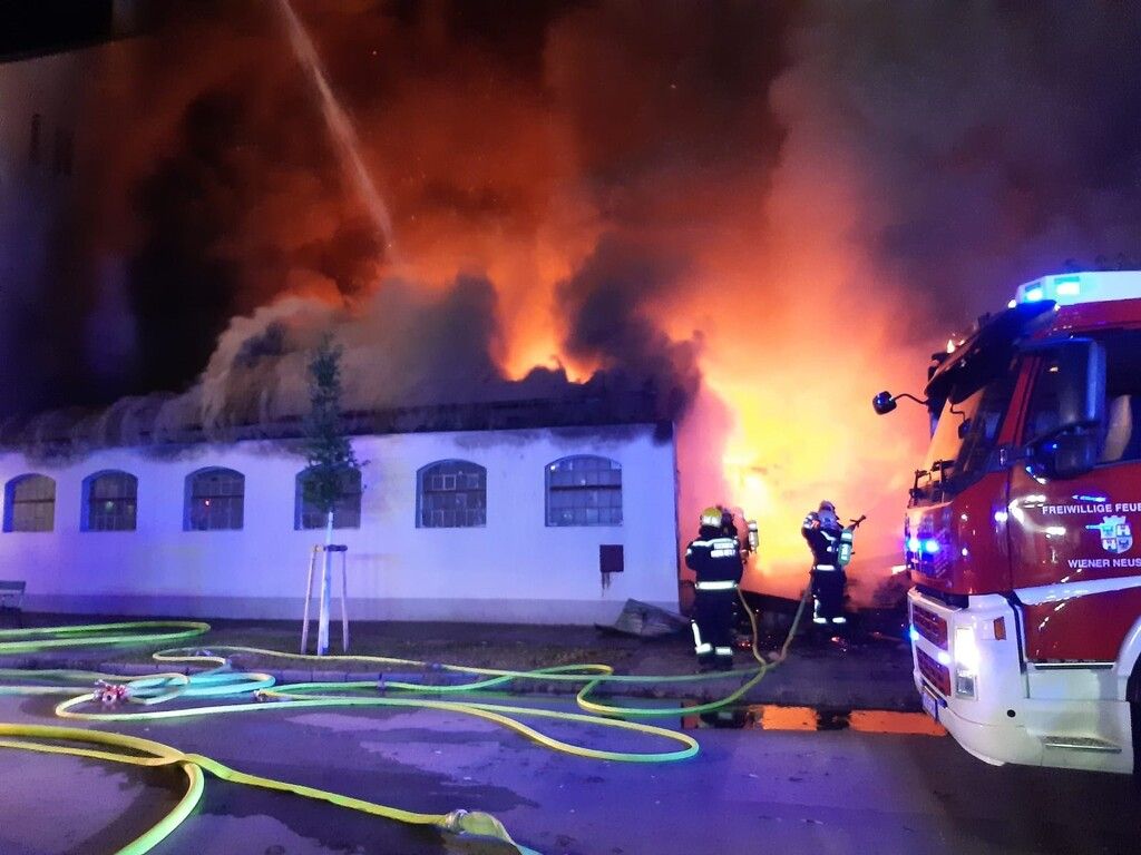 Großbrand in Klavierfabrik ­Bösendorfer in Wiener Neustadt