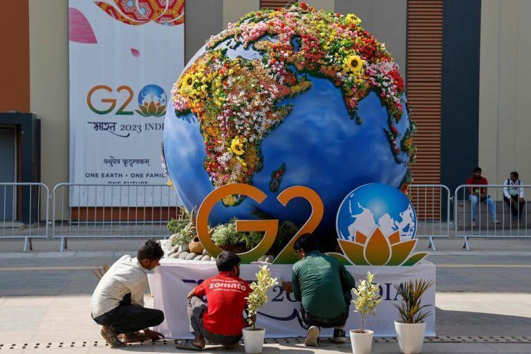 Eine Installation mit G20-Logo wird in der indischen Hauptstadt Neu-Delhi aufgebaut. AFP