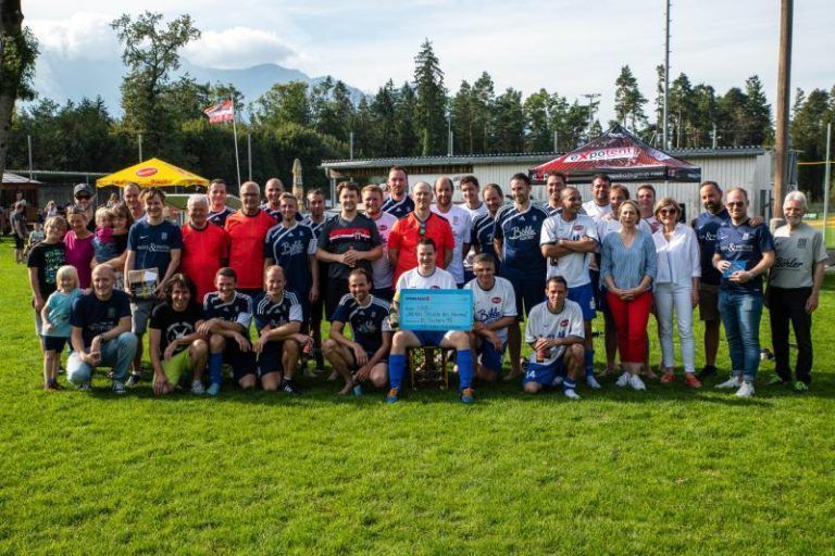 Der FC Tosters steht voll und ganz hinter der Forderung nach einem neuen Kunstrasenplatz.