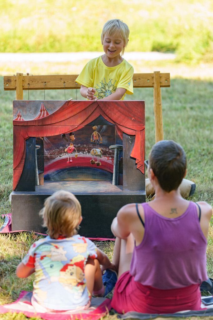 Ein Puppenspielplatz zum Auftakt von &#8220;Luaga &#038; Losna&#8221;. »D8