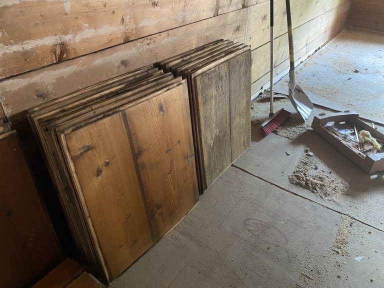 Die alte Holzvertäfelung wird wieder eingebaut.