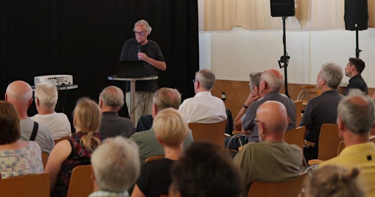 Nach drei Entwicklungsschritten von März 2022 bis Juni 2023 informierte Planer Wolfgang Ritsch über den Stand der Dinge. <span class="copyright">Philipp Kutzer</span>