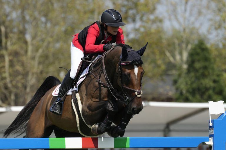 Katharina Rhomberg auf Cuma 5 bei der Europameisterschaft in Mailand.Holcbecher/2, ap