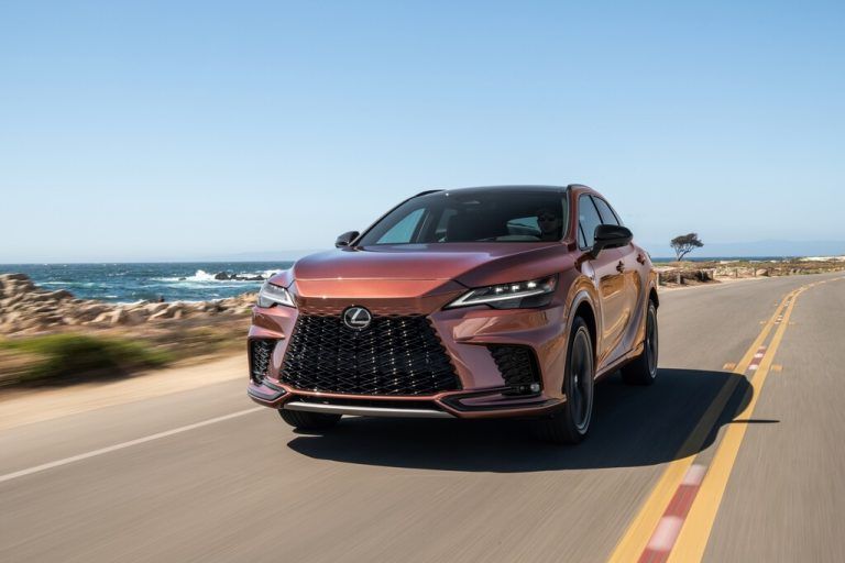 Lexus RX: Unverkennbar charakteristisches Exterieur-Design, eine Lang-Version für sieben Peronen ist für den Edel-Japaner nicht mehr vorgesehen.