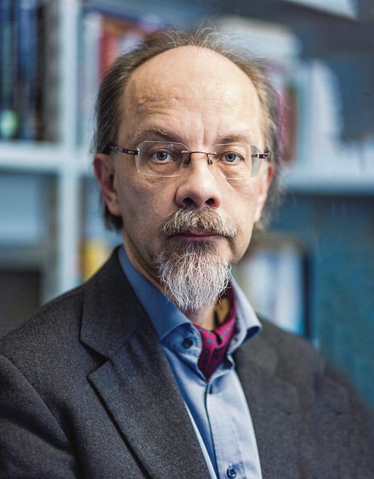 Lutz Wingert ist Professor für praktische Philosophie mit Schwerpunkten in Ethik, politischer Philosophie, Sozialphilosophie und Erkenntnistheorie. Sein Vortragsthema: „Essen, was gut ist? Philosophische Überlegungen zu Produktion, handelsförmiger Verteilung und Konsum von Nahrung im 21. Jahrhundert“.
