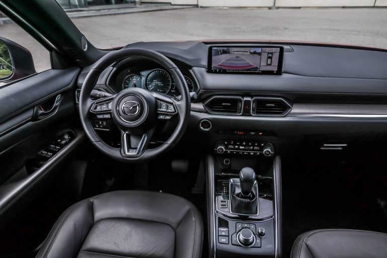 Mazda hat sich auch im Innenraum ins Zeug gelegt und bietet viel fürs Geld.