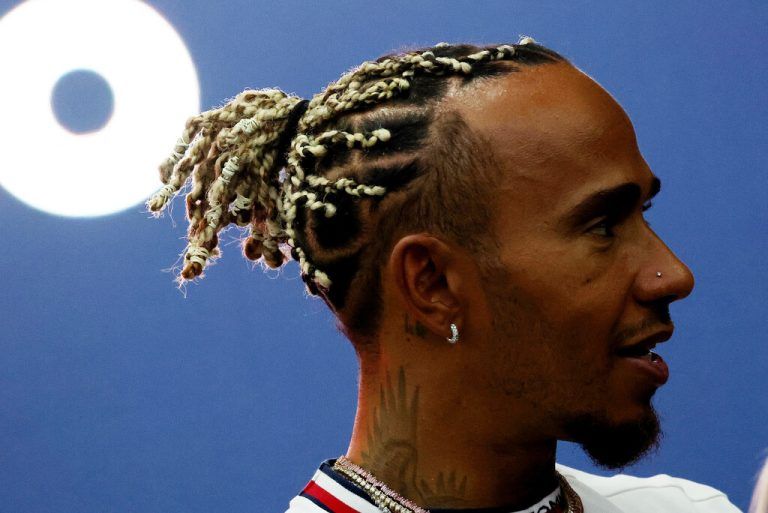 Mit seinen Auftritten und seinen Aussagen sorgt Mercedes-Pilot Lewis Hamilton stets für Aufsehen.ap