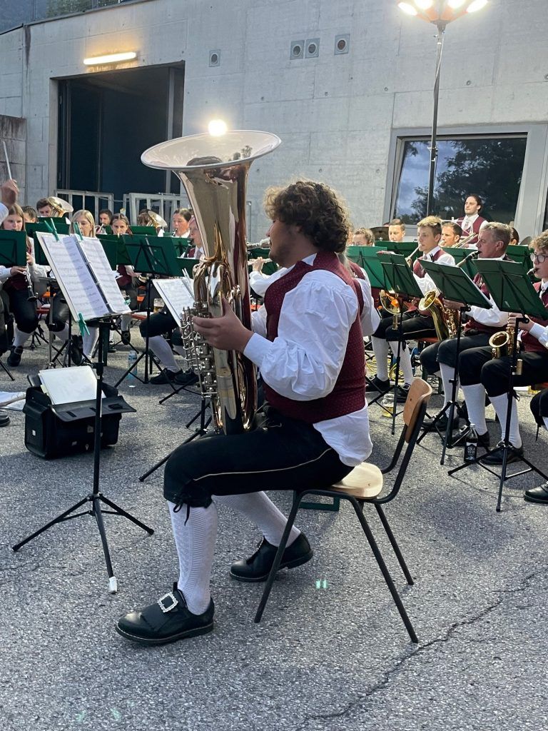 Leo Summer begeisterte mit seinem Solo auf der Tuba zur "Farmer´s Tuba".