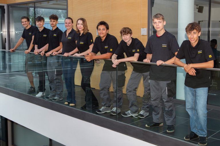 Neun junge Menschen starteten heuer im Headquarter von Bachmann electronic in Feldkirch ins Berufsleben und somit in einen neuen Lebensabschnitt. Am Anfang ihrer Ausbildung standen drei Kennenlerntage. Dieser lockere Auftakt förderte den Zusammenhalt der neuen Bachmann-Lehrlinge. Fa