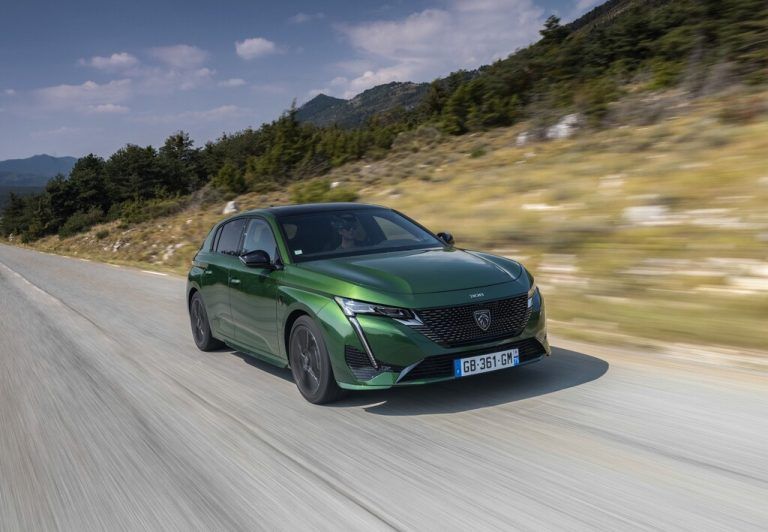 Peugeot 308: Der kompakte Franzose in Evolutionsstufe III, mit markantem Frontdesign und einer Löwen-Plakette statt der bisherigen -Skulptur.