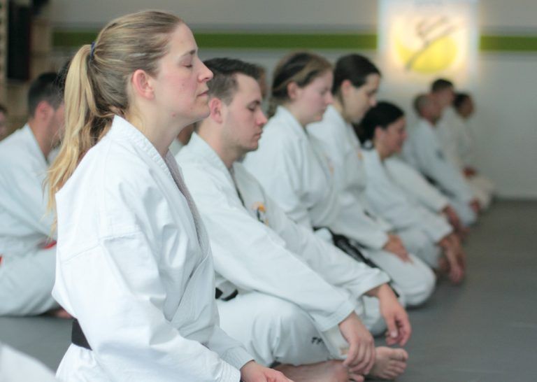 Das Zen Taekwon-Do Center unterrichtet an der Bärenkreuzung traditionelles Taekwon-Do.