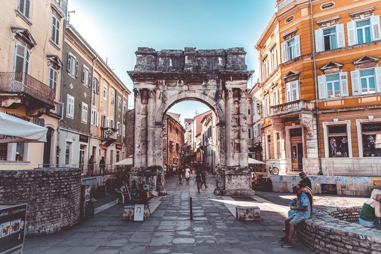 Pula zählt 60.000 Einwohner und ist absolut sehenswert.Unsplash