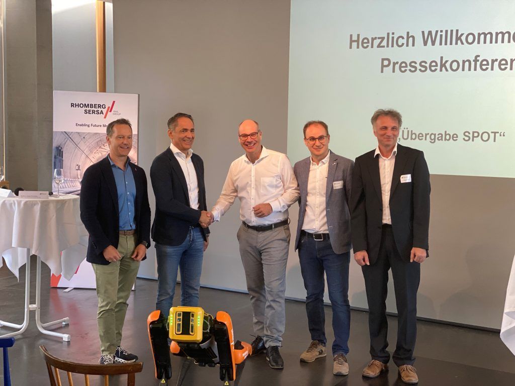 High-Tech-Roboterhund als ­Geschenk an Fachhochschule
