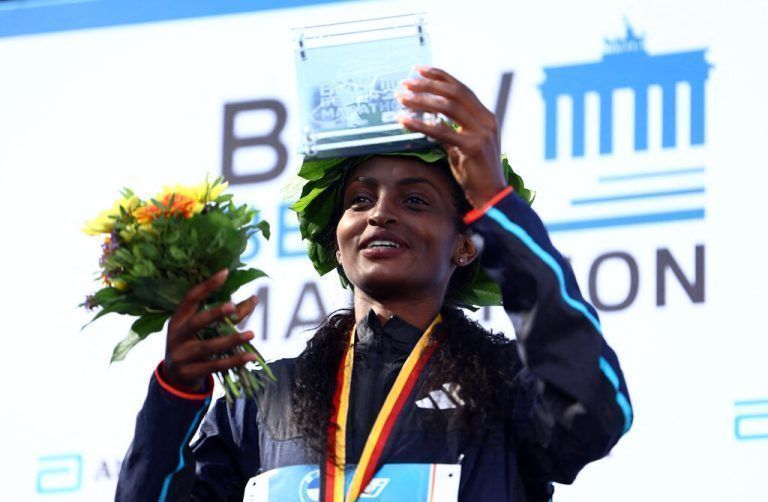 Tigist Assefa pulverisierte in Berlin den Marathon-Weltrekord der Damen. APA