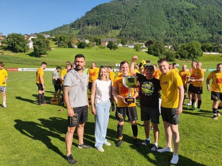 Auch Tisis sieht moderne Sportstätten mit Kunstrasenplatz für den Erfolg entscheidend.
