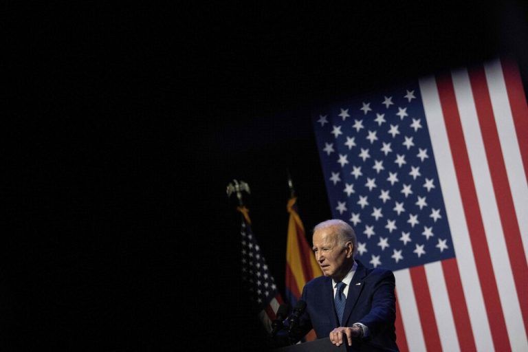 US-Präsident Joe Biden spricht im Tempe Center for the Arts, Arizona, über Demokratie und würdigt das Vermächtnis des verstorbenen US-Senators John McCain. AFP